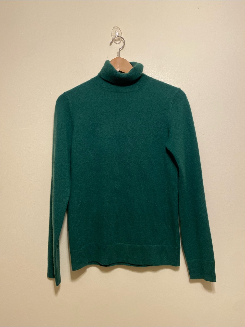 FROM  FUTURE Cashmere Green Turtleneck Sweater. Size S
